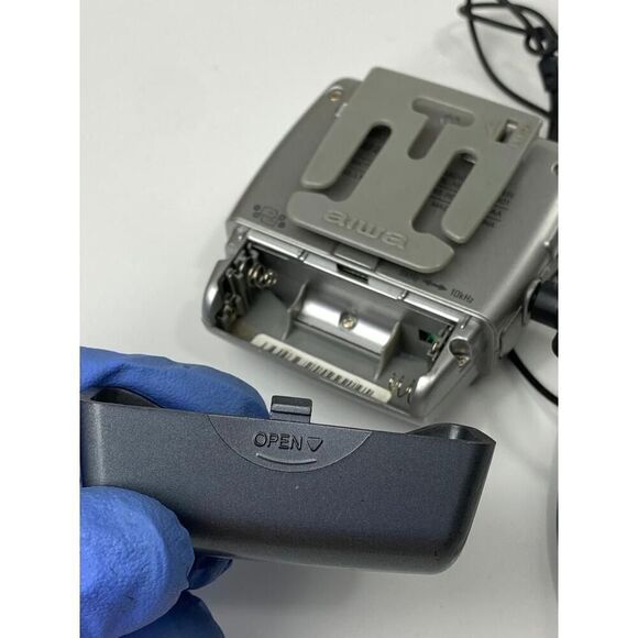 Vtg Aiwa Walkman AM FM Stereo Receiver CR-DX501 & Over the Ear Headphones Gray D - Picture 7 of 9